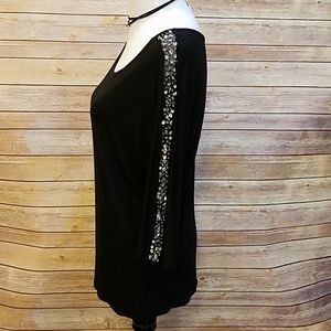 Very chic black 3/4 sleeve knit top size M